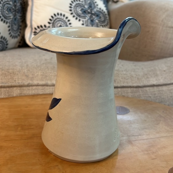 Williamsburg Pottery blue leaf wall hanging vase planter - Picture 4 of 6